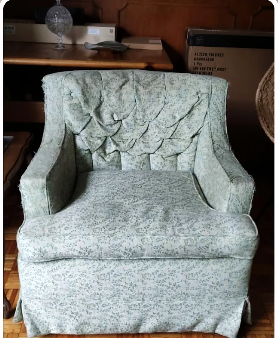 Sillón capitonado antes del trabajo